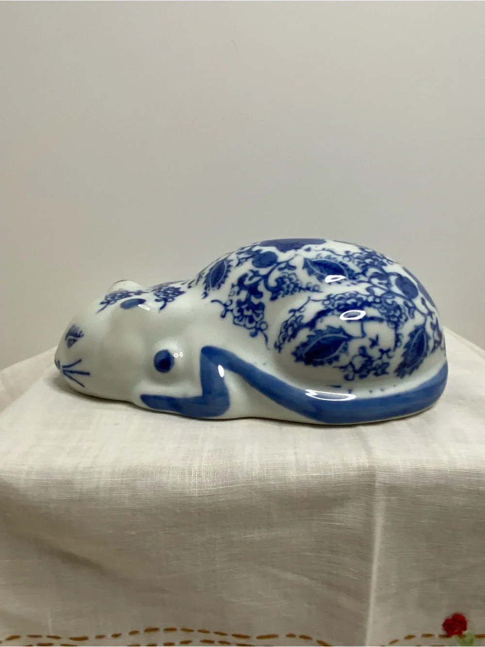 Blue White Porcelain Reclining Cat Figurine Chinosoire Floral Ceramic